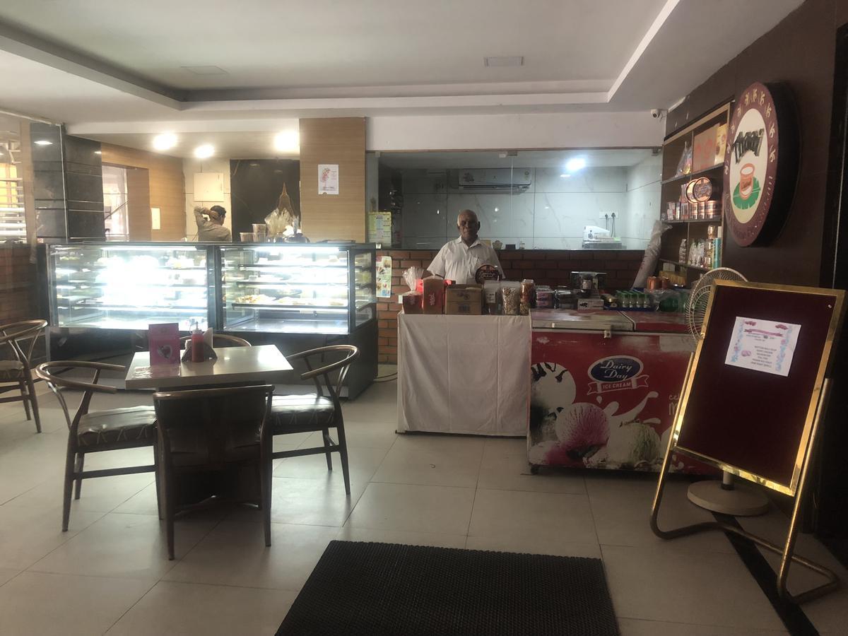 Hotel Shaans Tiruchirappalli Exteriör bild
